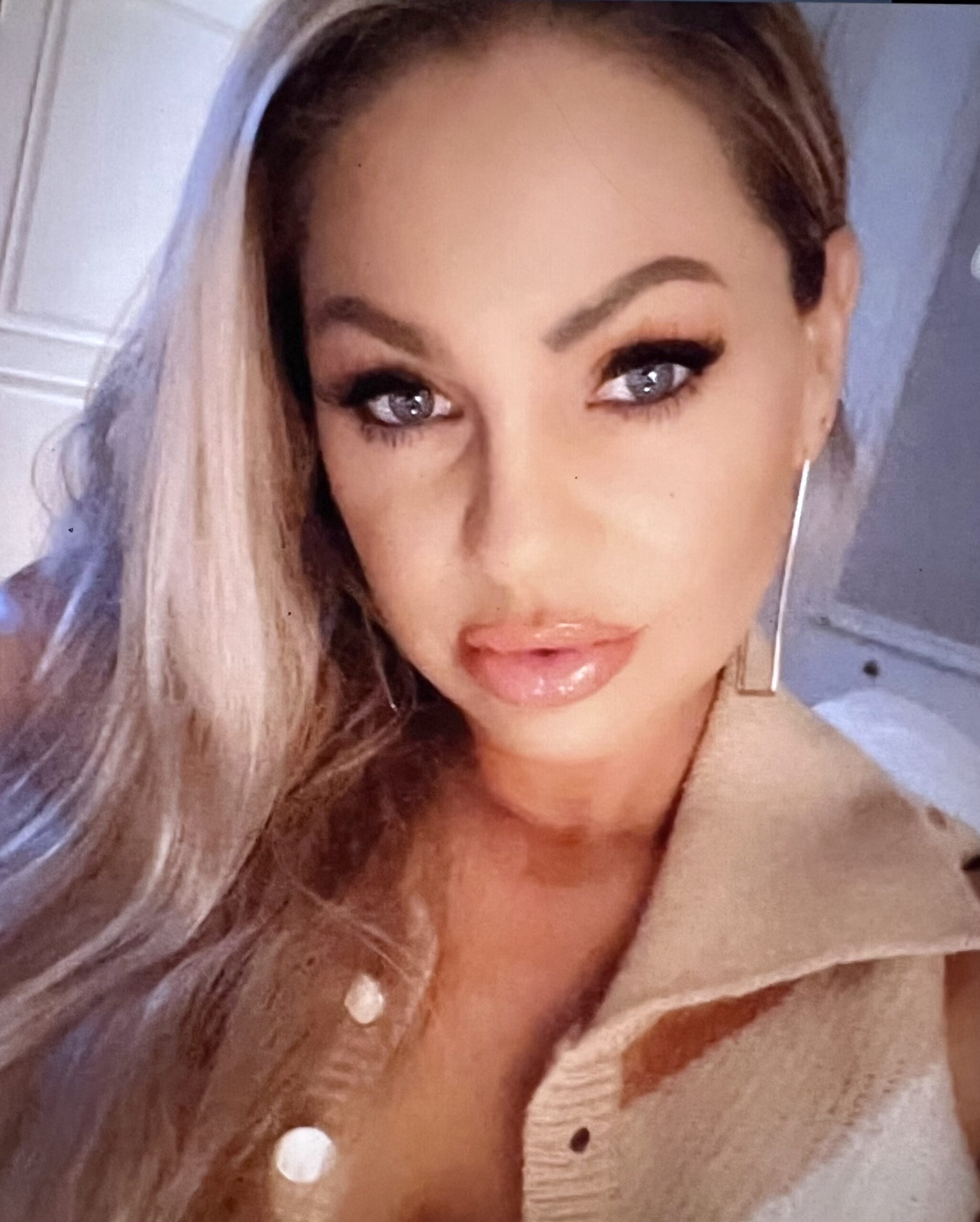 Laura F
